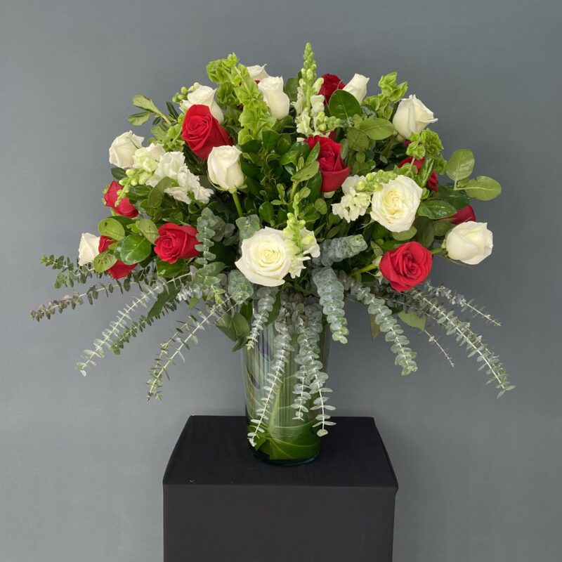 24 Rosas Blancas Y Rojas en Cristal